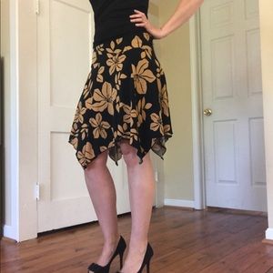 Flattering fit - flowered skirt
